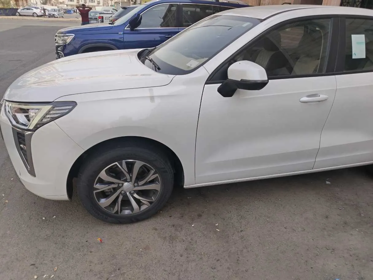 Car image 8