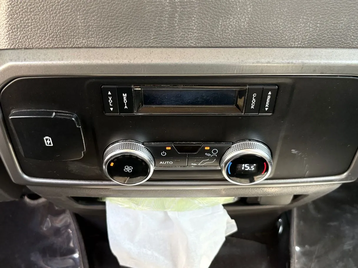 Car image 27