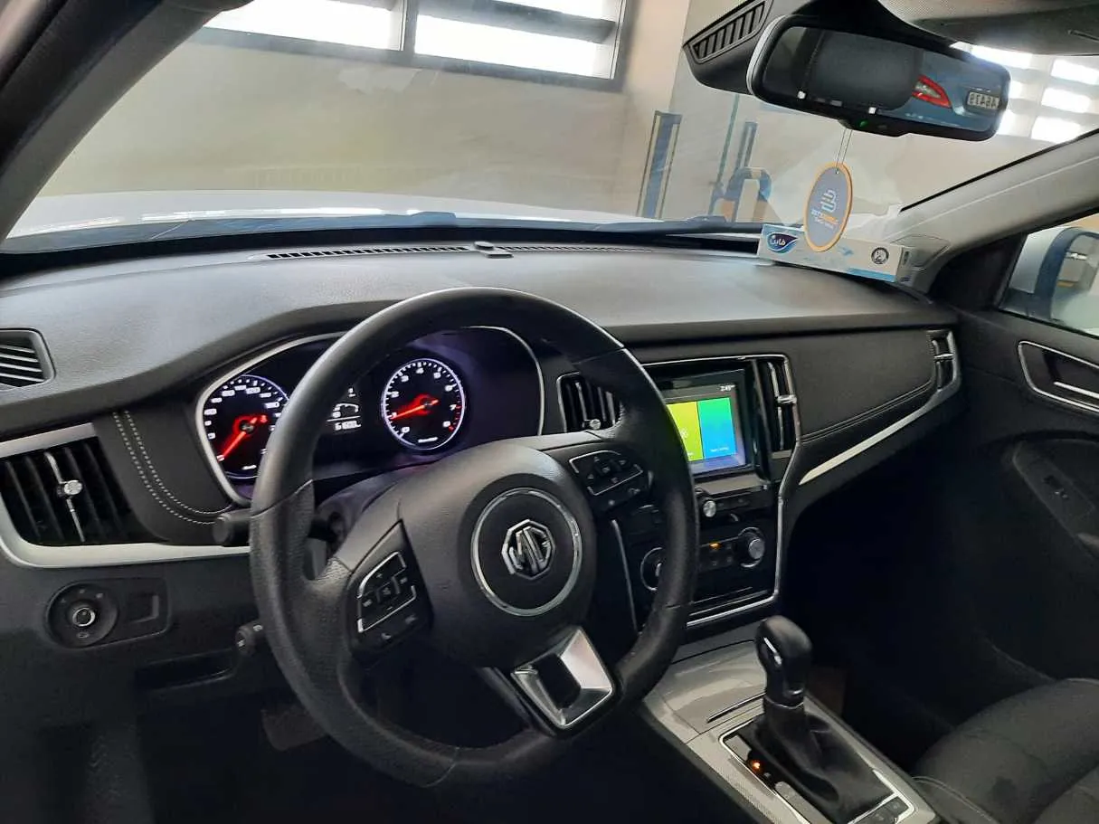 Car image 11