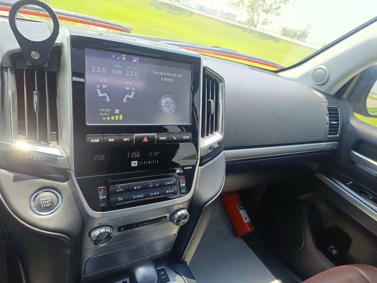 Car image 26
