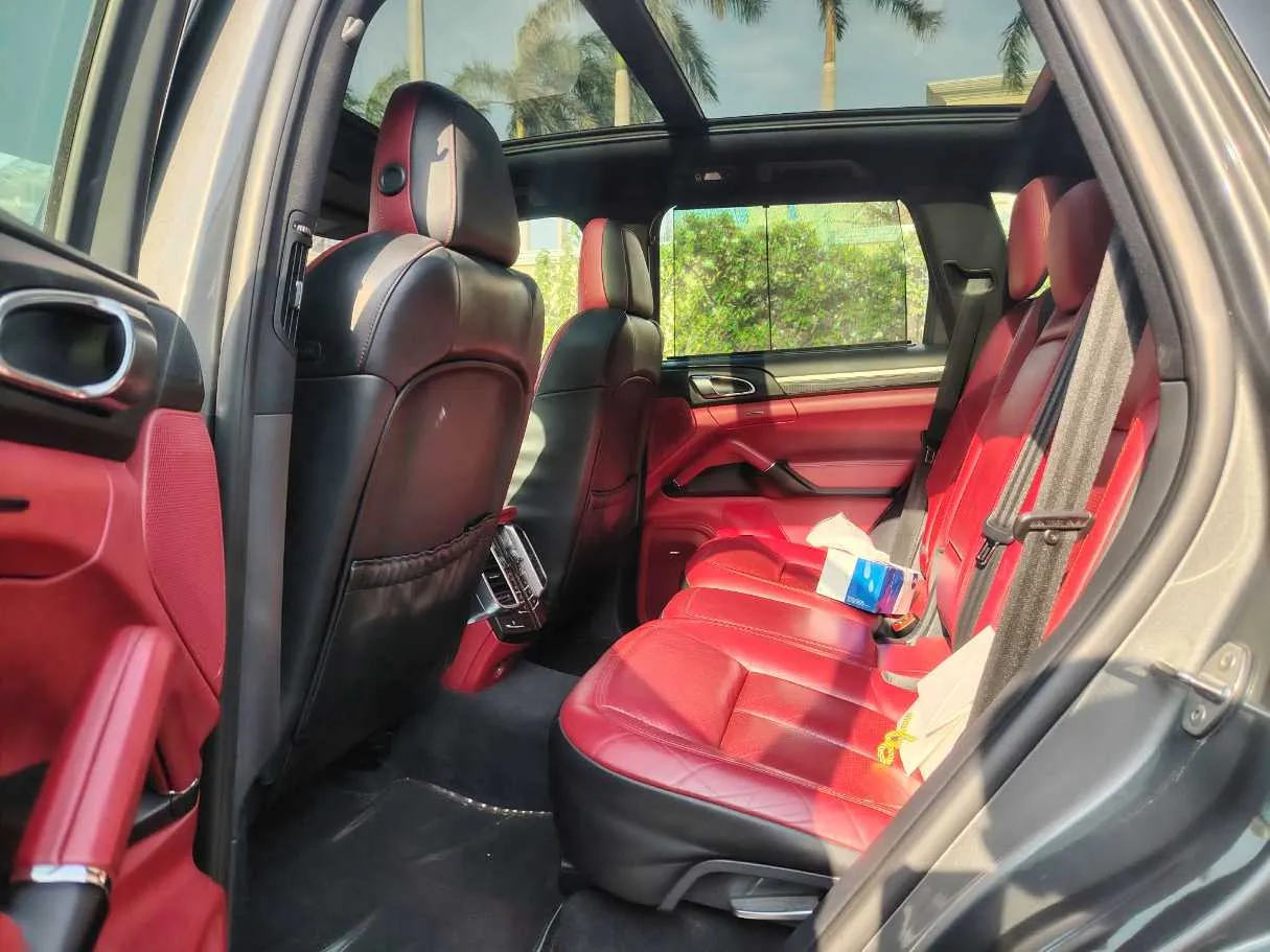 Car image 19