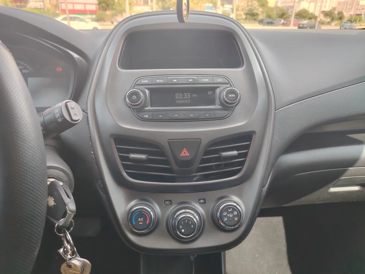 Car image 19