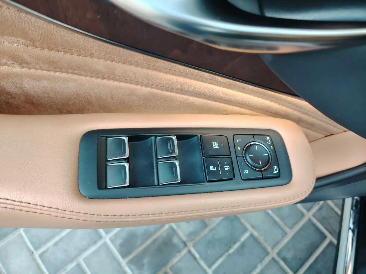 Car image 37