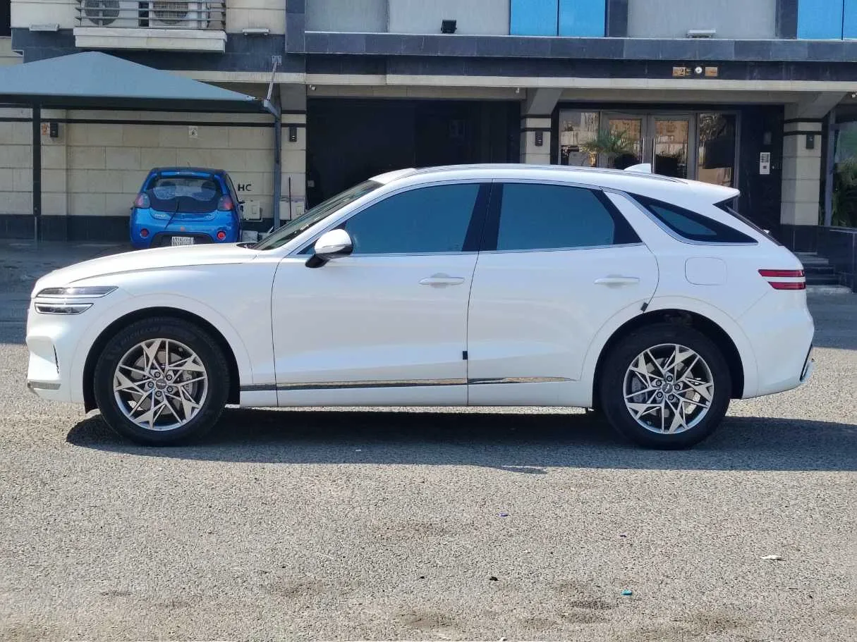 Car image 8