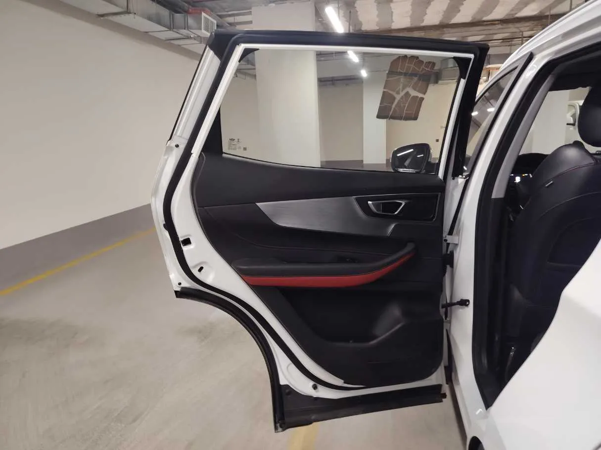 Car image 15