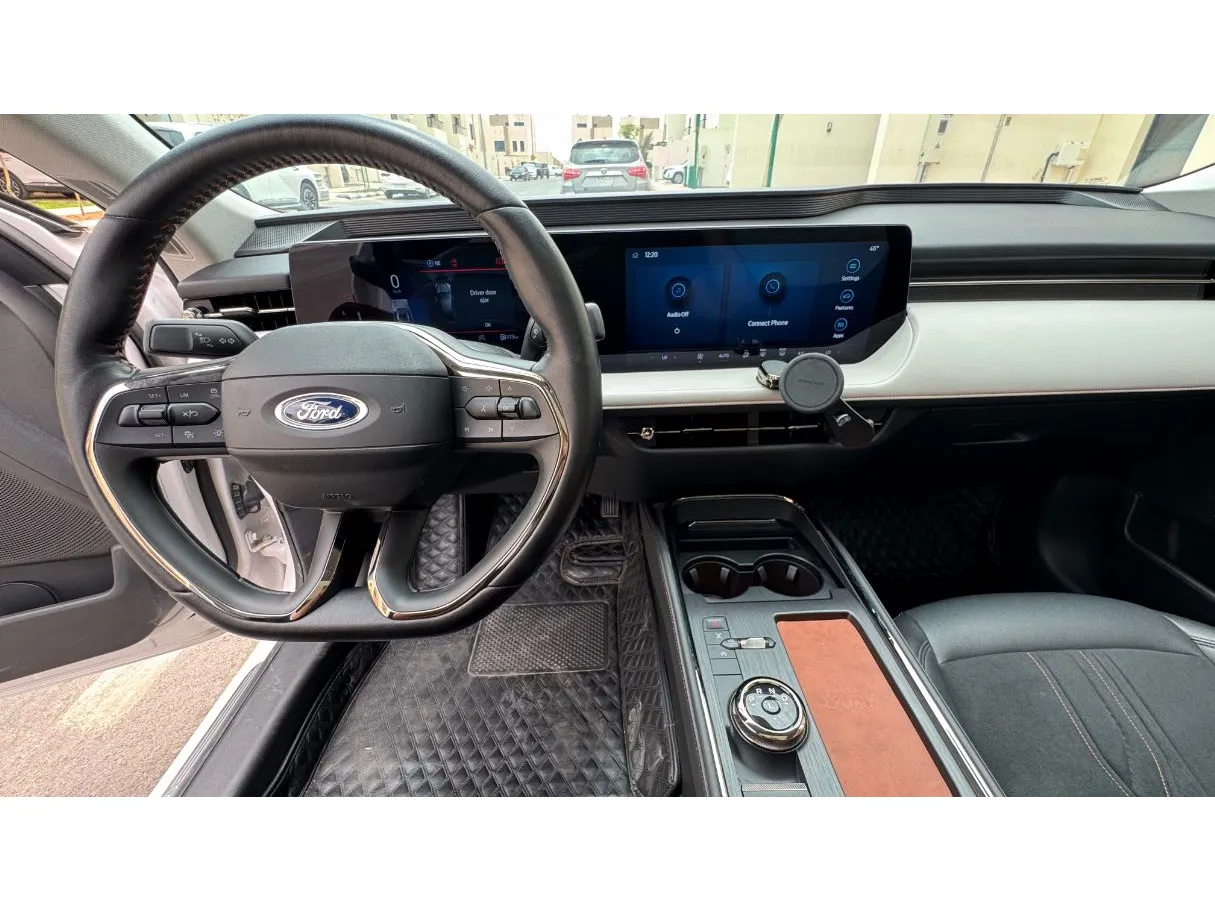 Car image 17