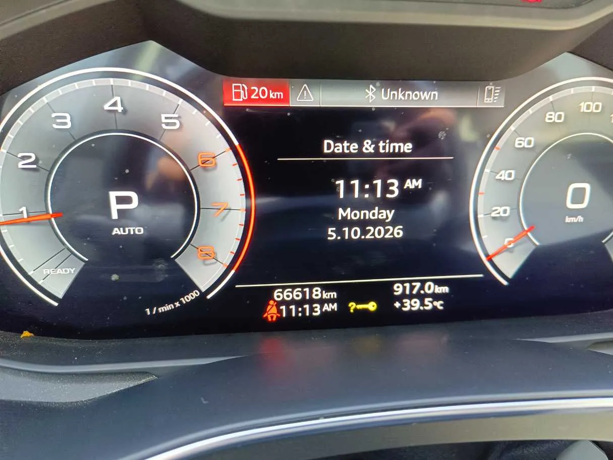 Car image 26