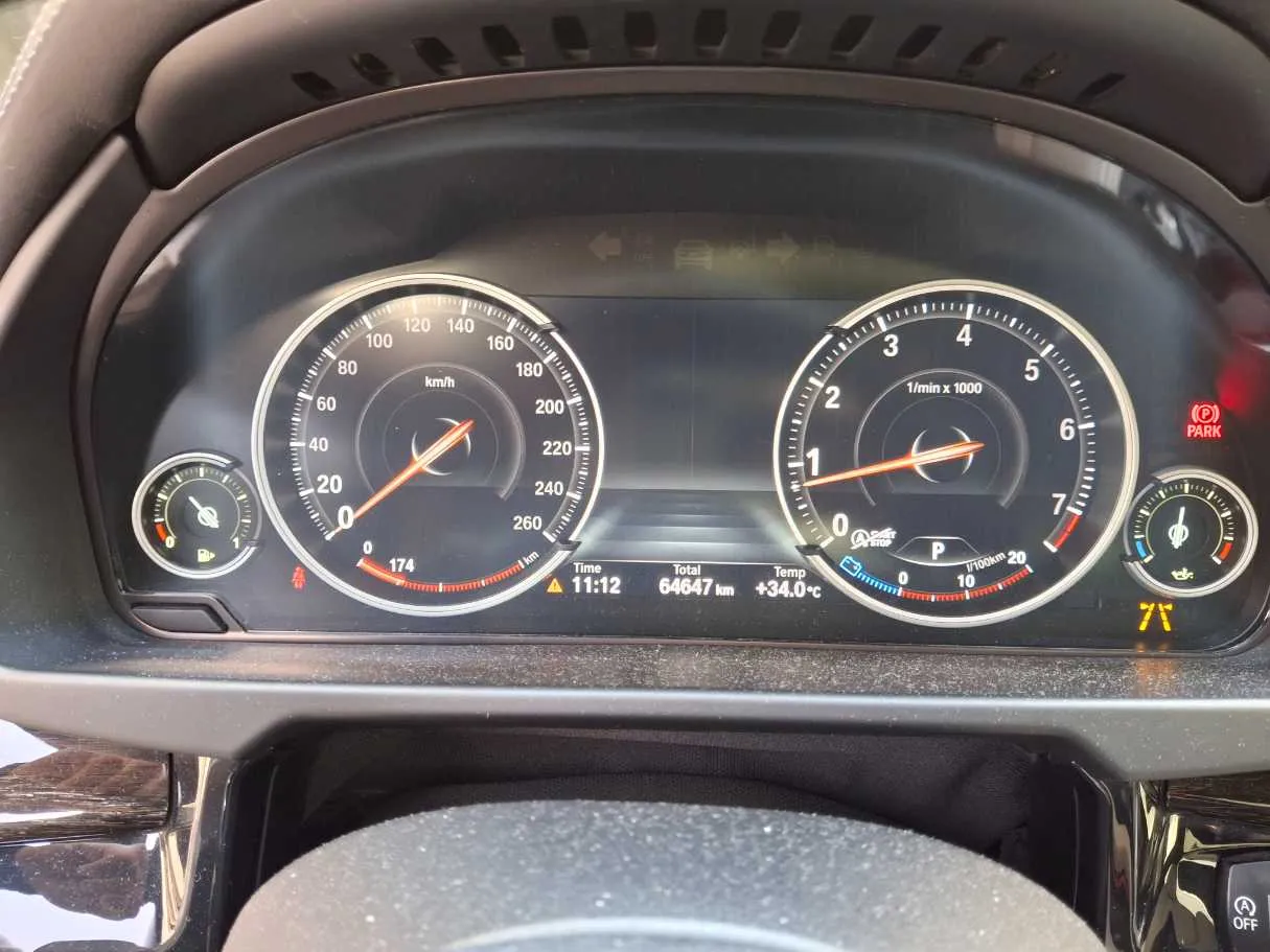 Car image 18