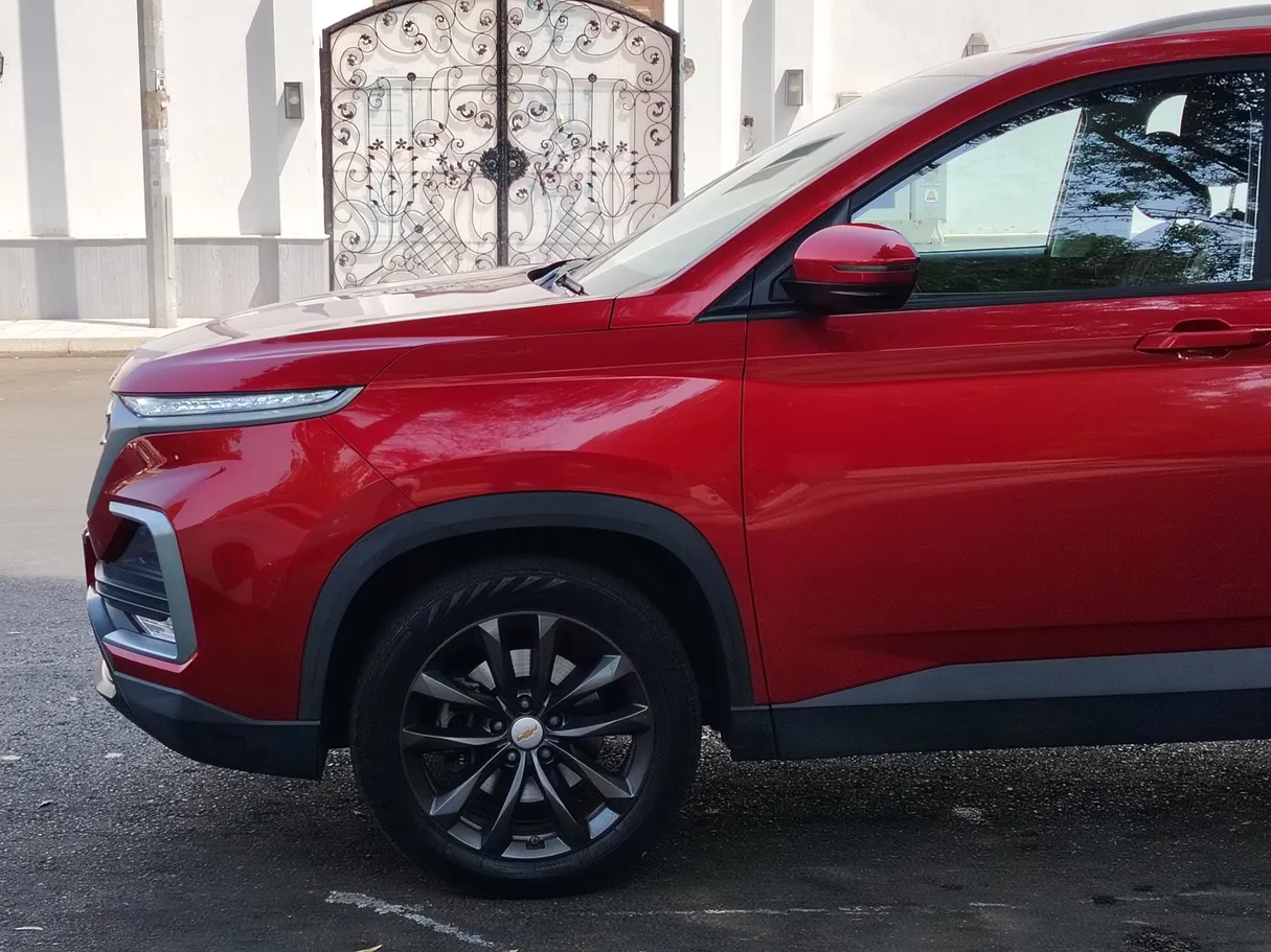 Car image 9