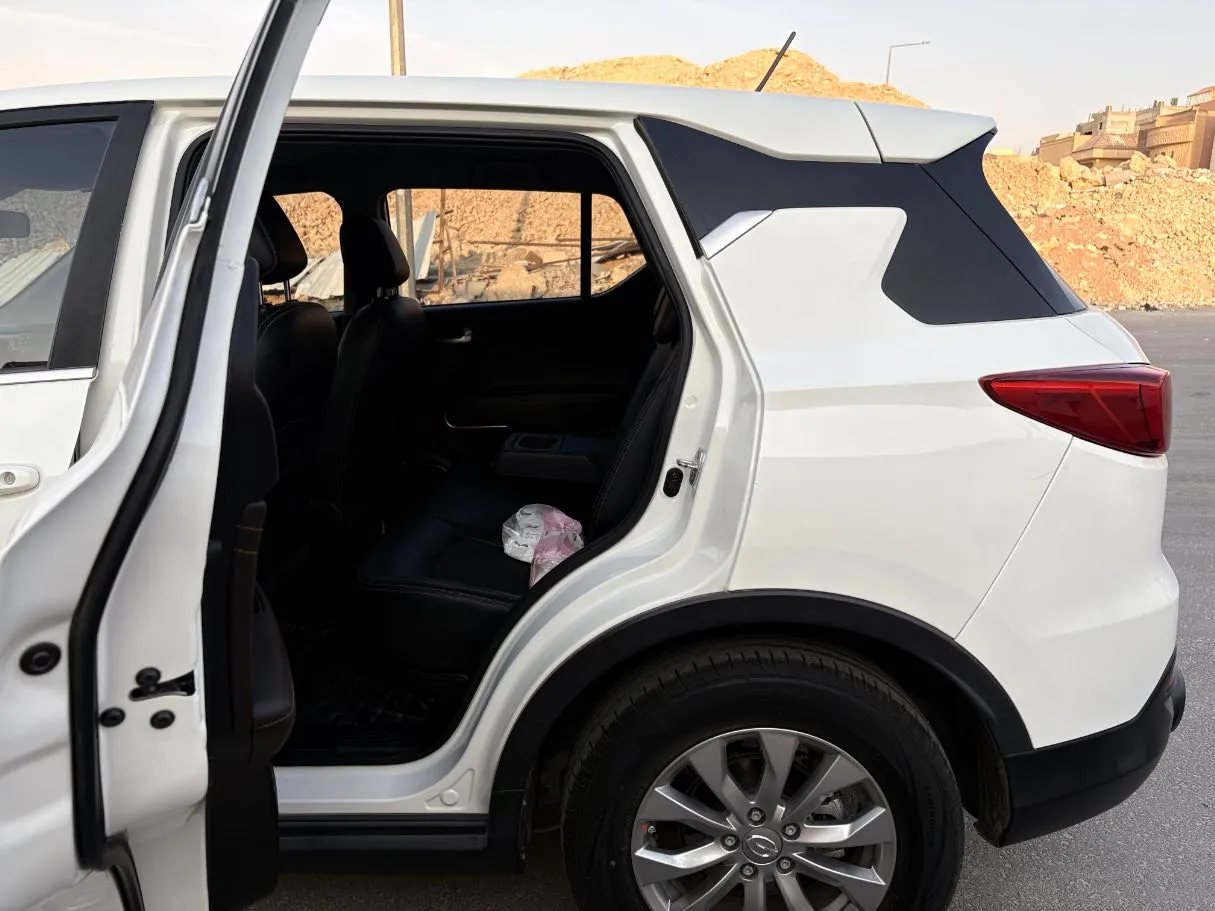 Car image 15