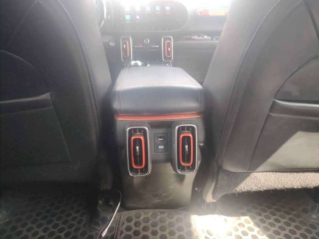 Car image 36