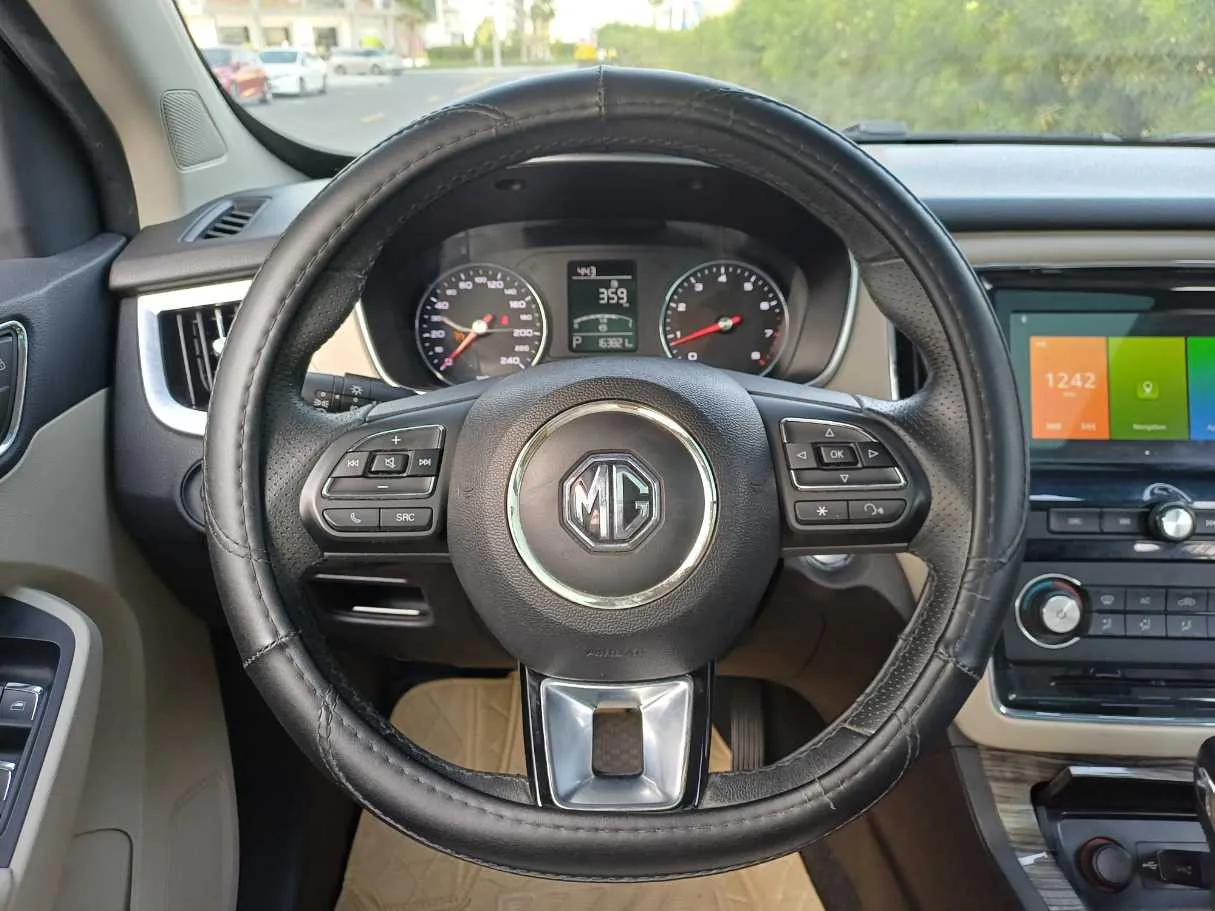 Car image 13