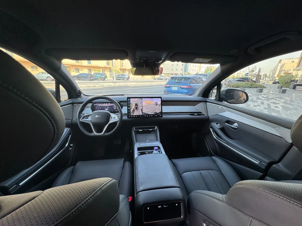 Car image 14