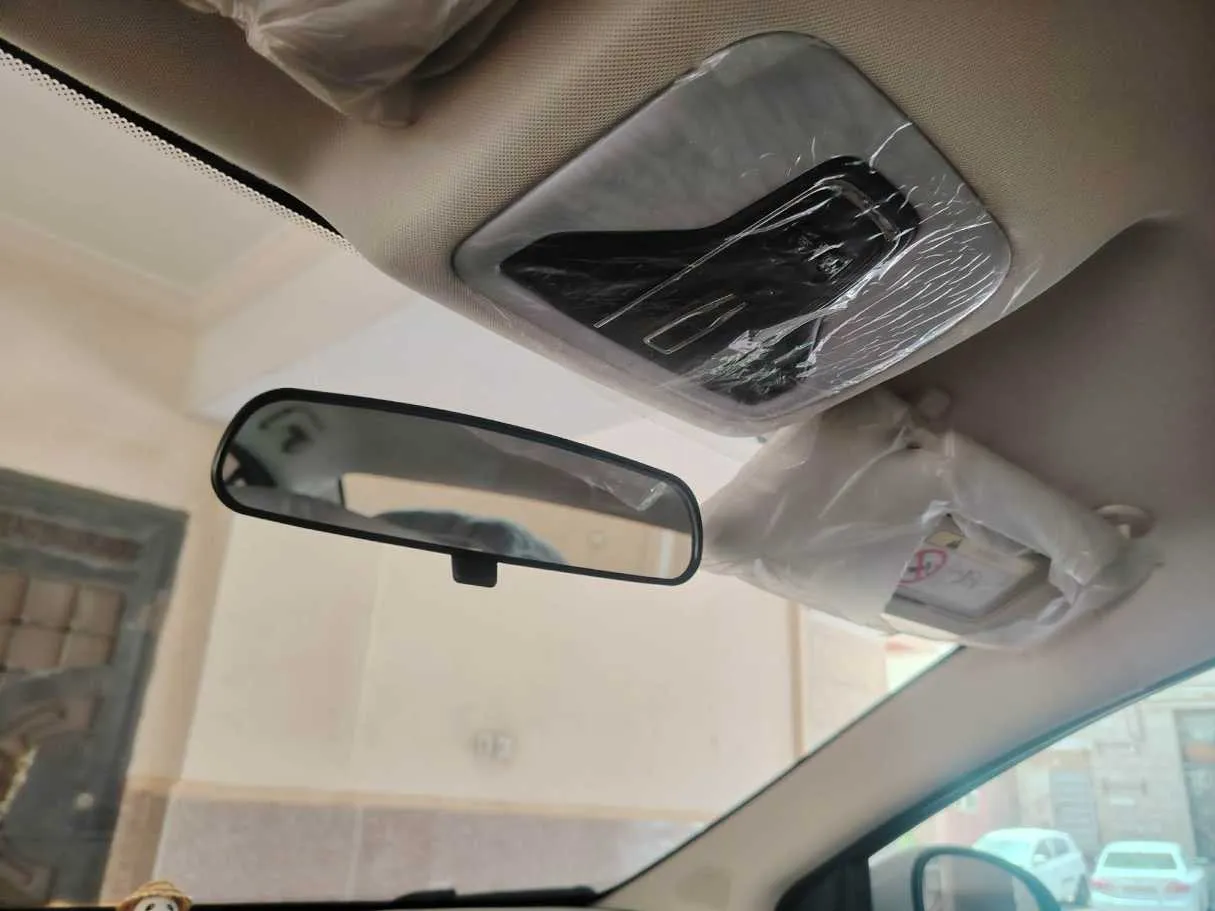 Car image 30