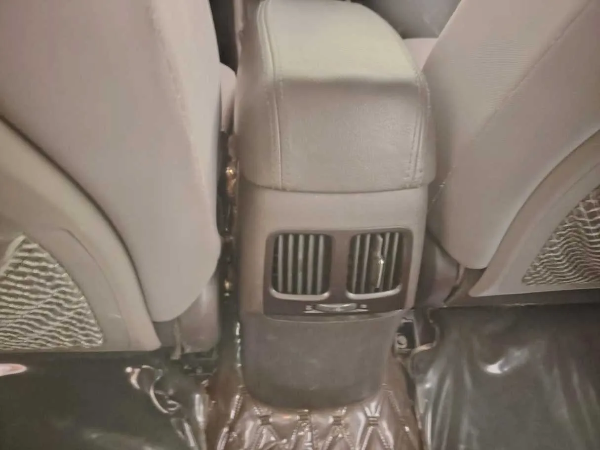 Car image 34