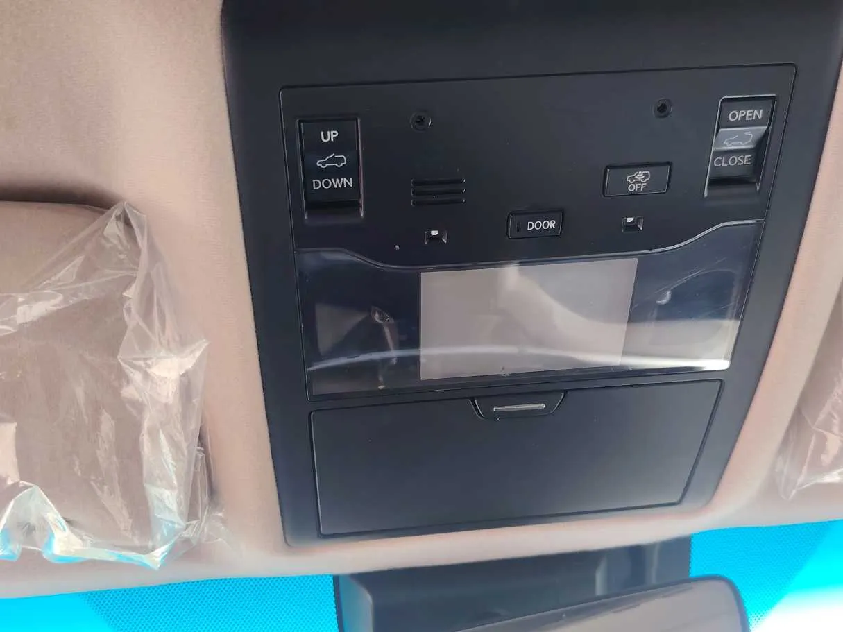 Car image 32