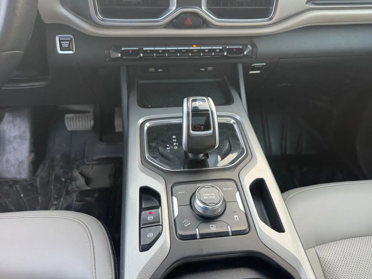 Car image 16