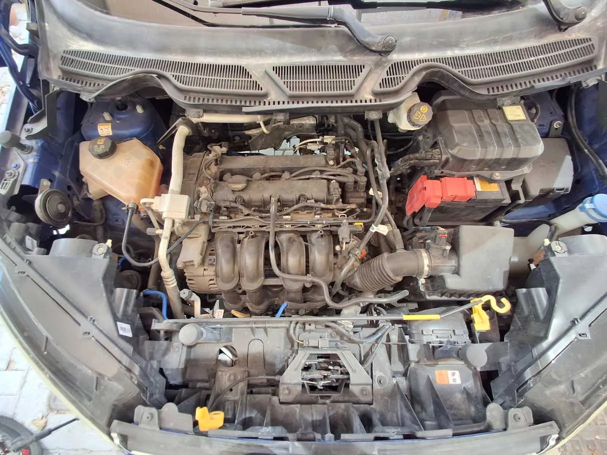 Car image 19