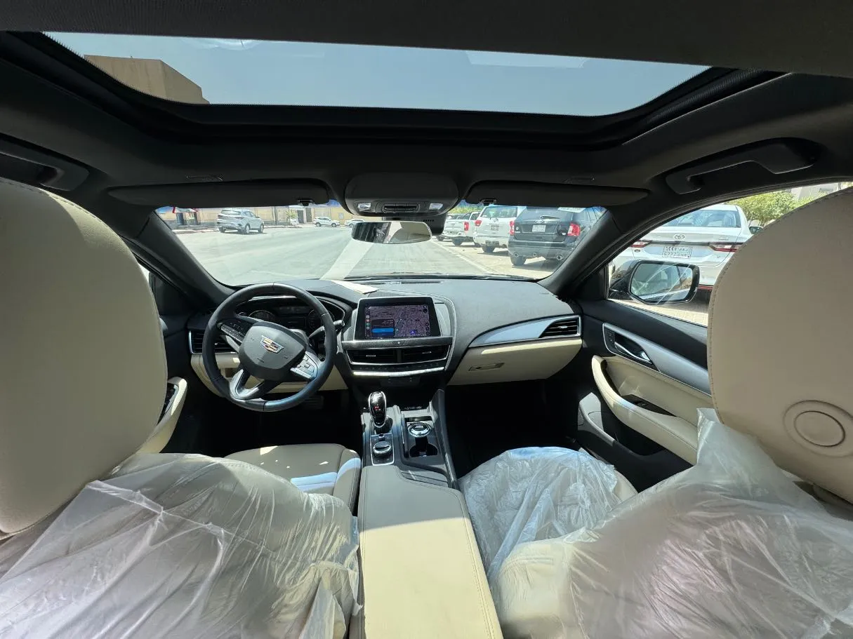 Car image 14