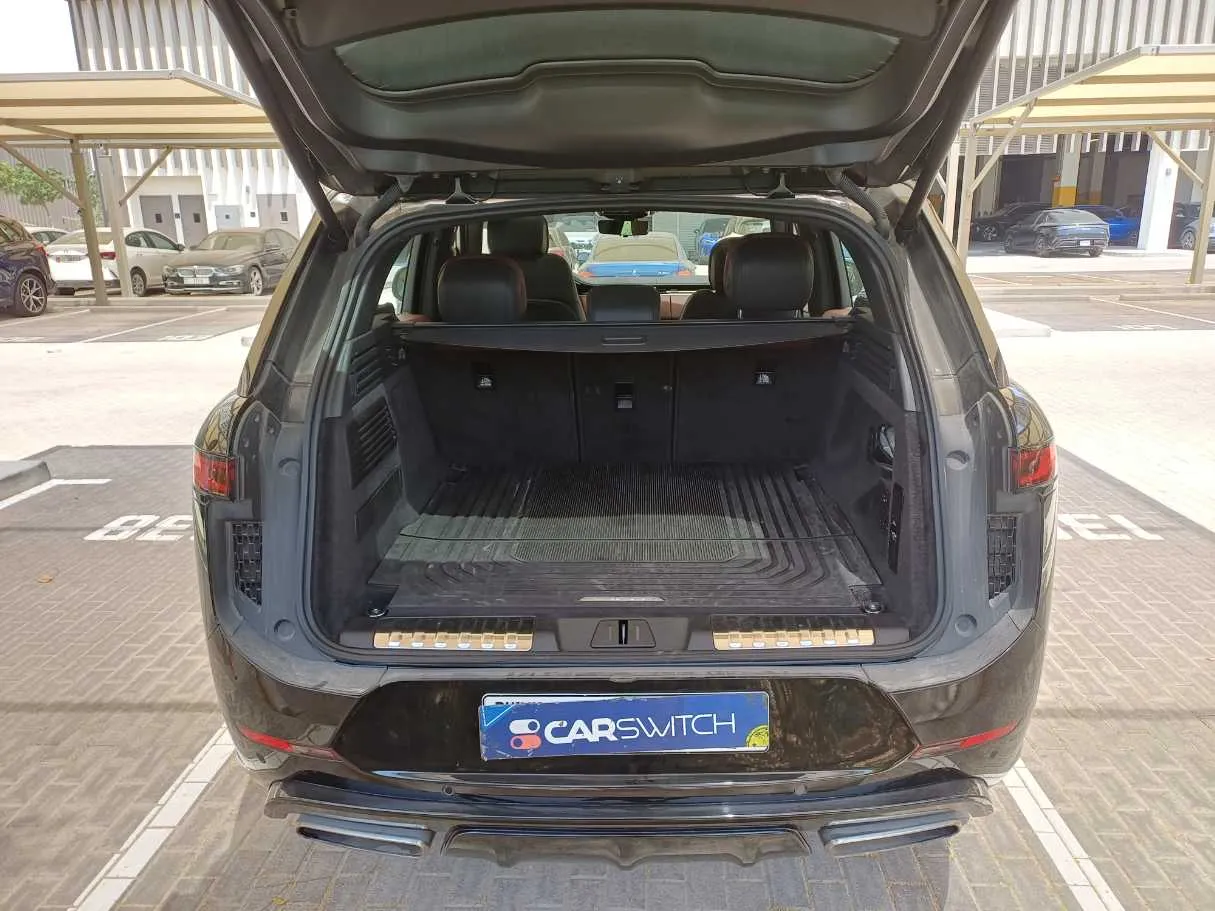 Car image 19
