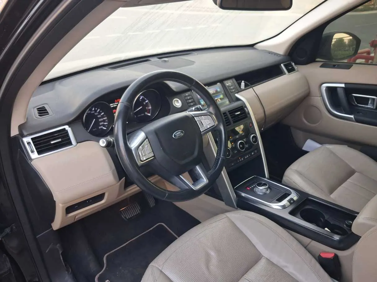 Car image 11