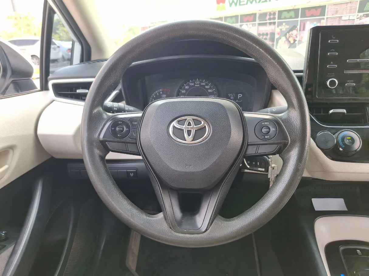 Car image 14