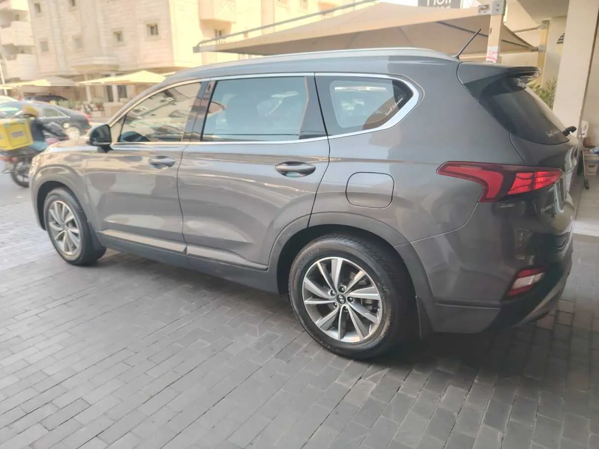 Car image 8