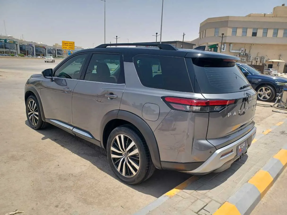 Car image 7