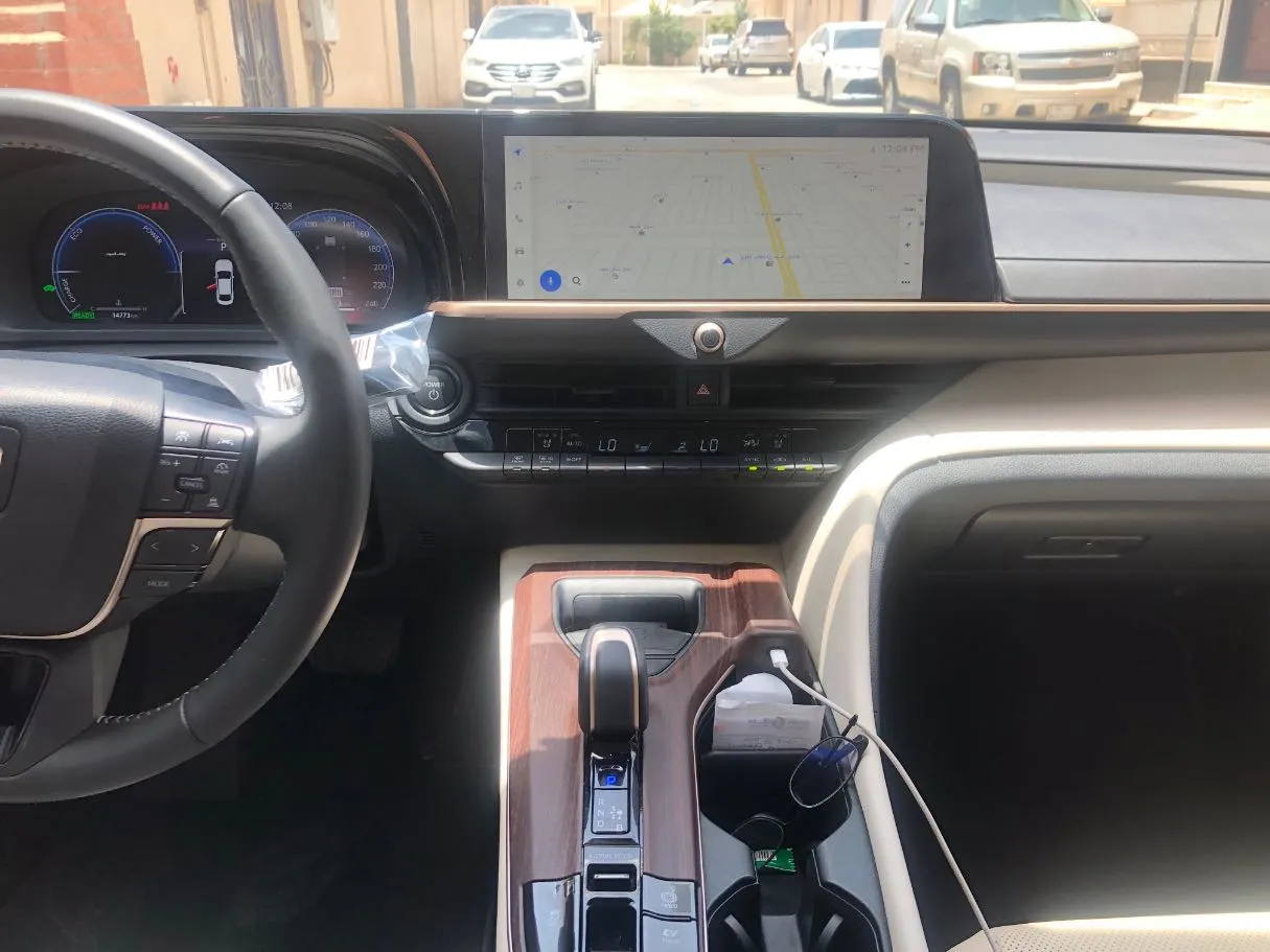 Car image 16
