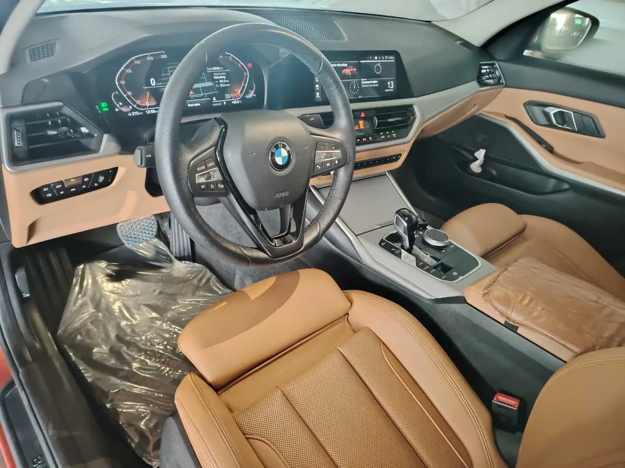 Car image 12