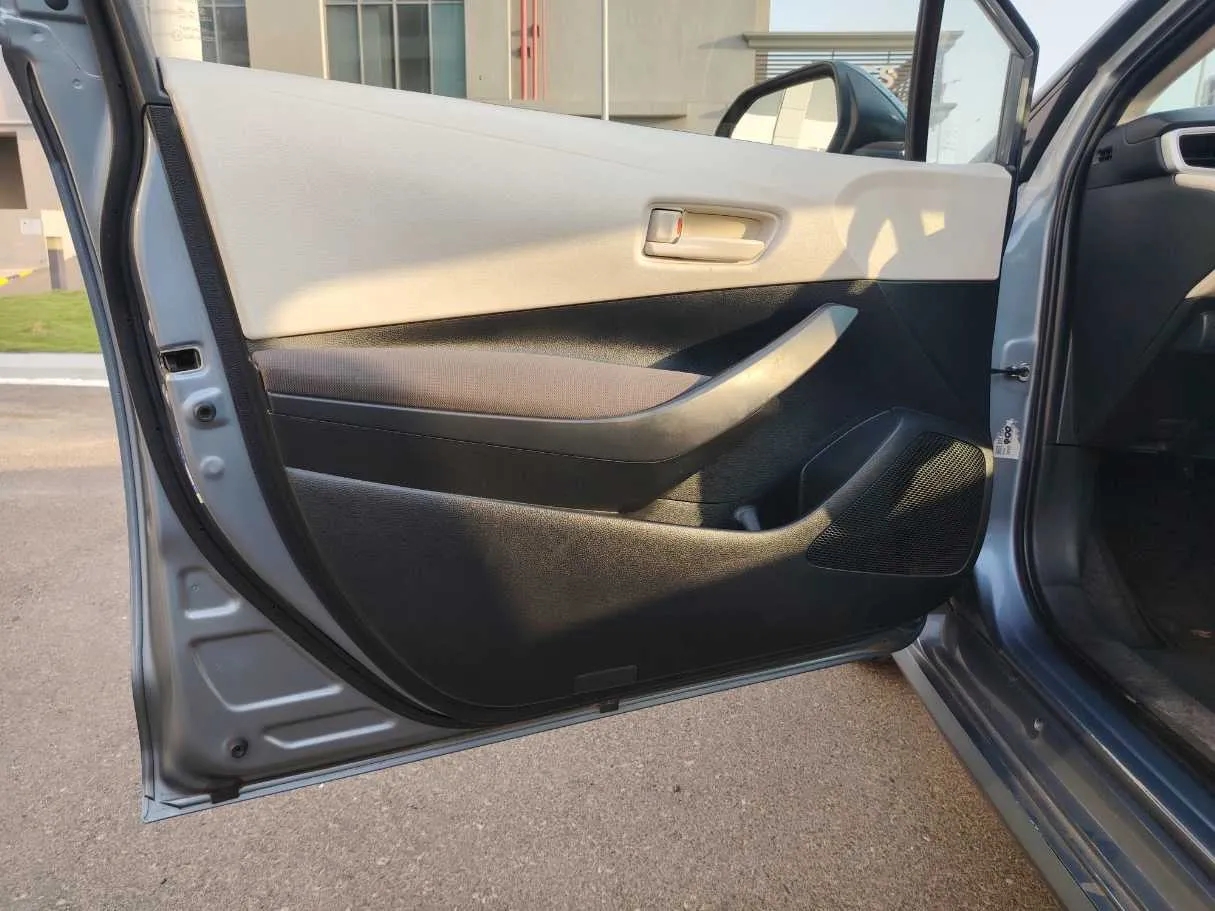 Car image 10