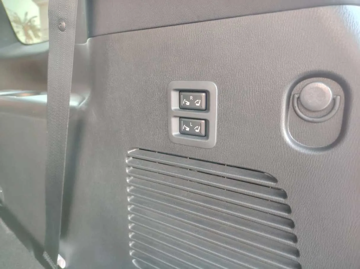 Car image 33