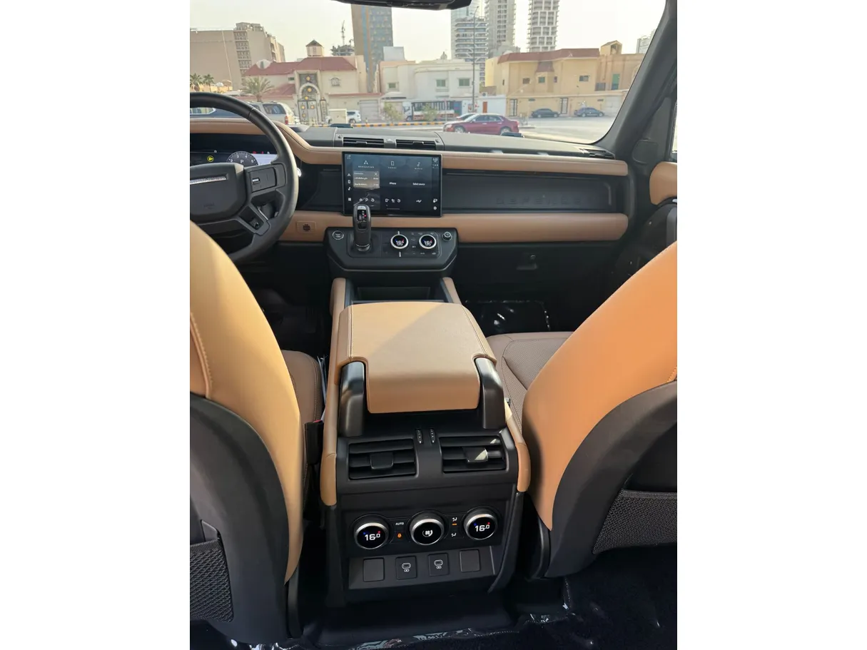 Car image 20