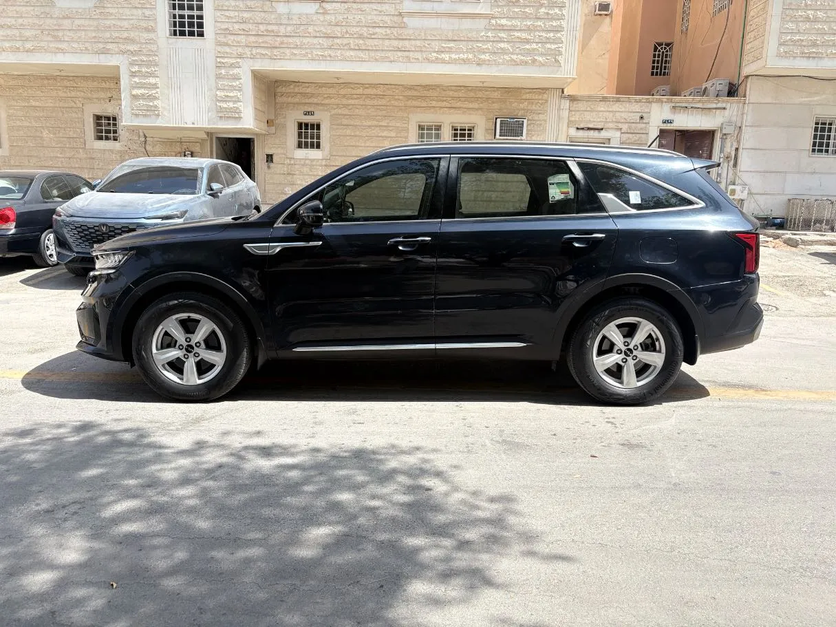Car image 8