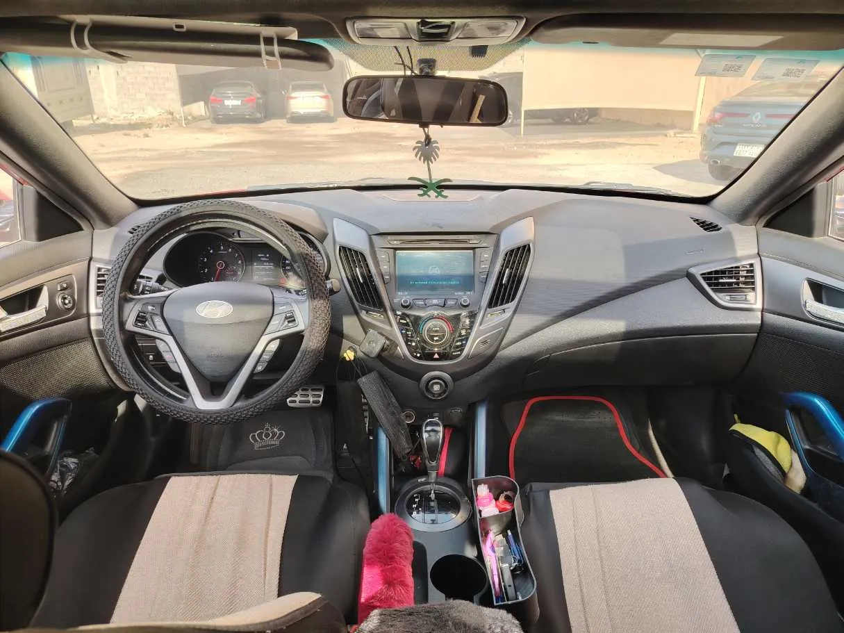 Car image 14