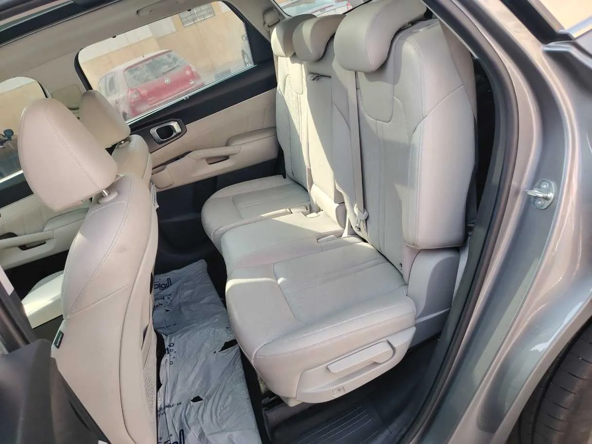 Car image 16
