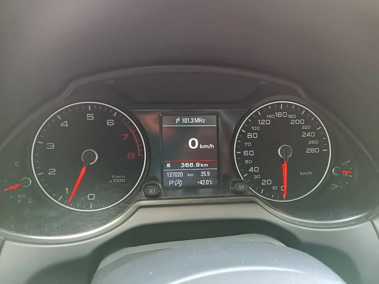 Car image 17