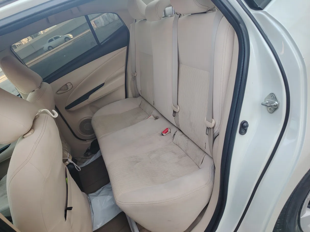 Car image 16