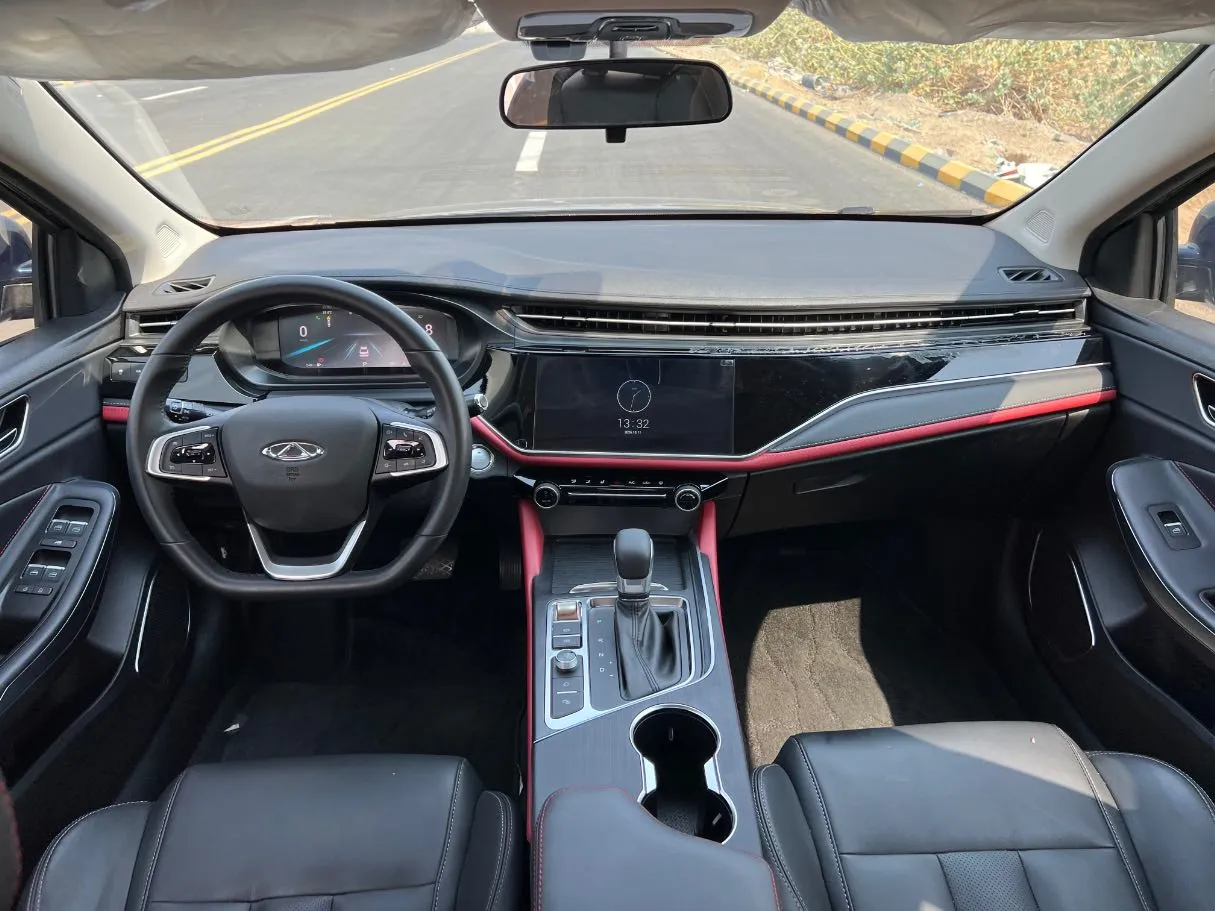 Car image 14