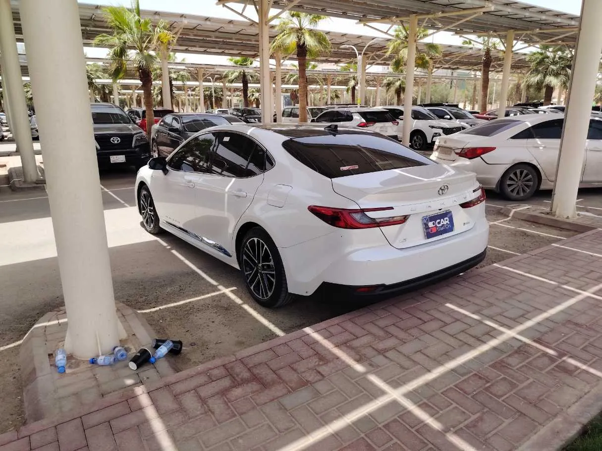 Car image 7