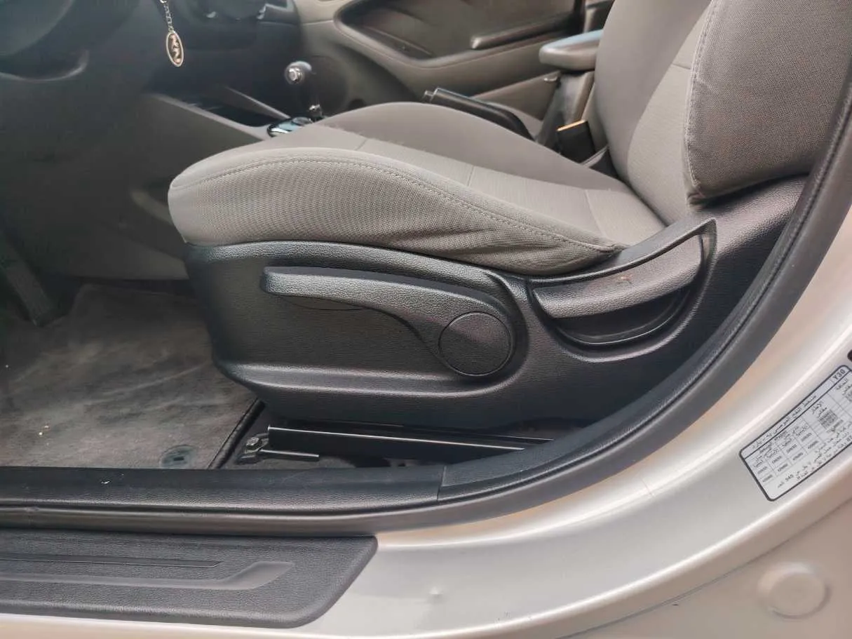 Car image 27