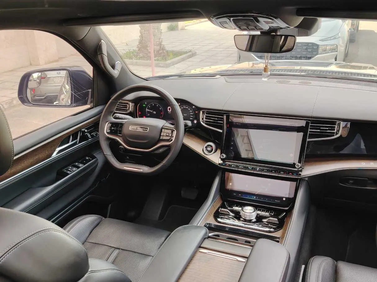 Car image 25