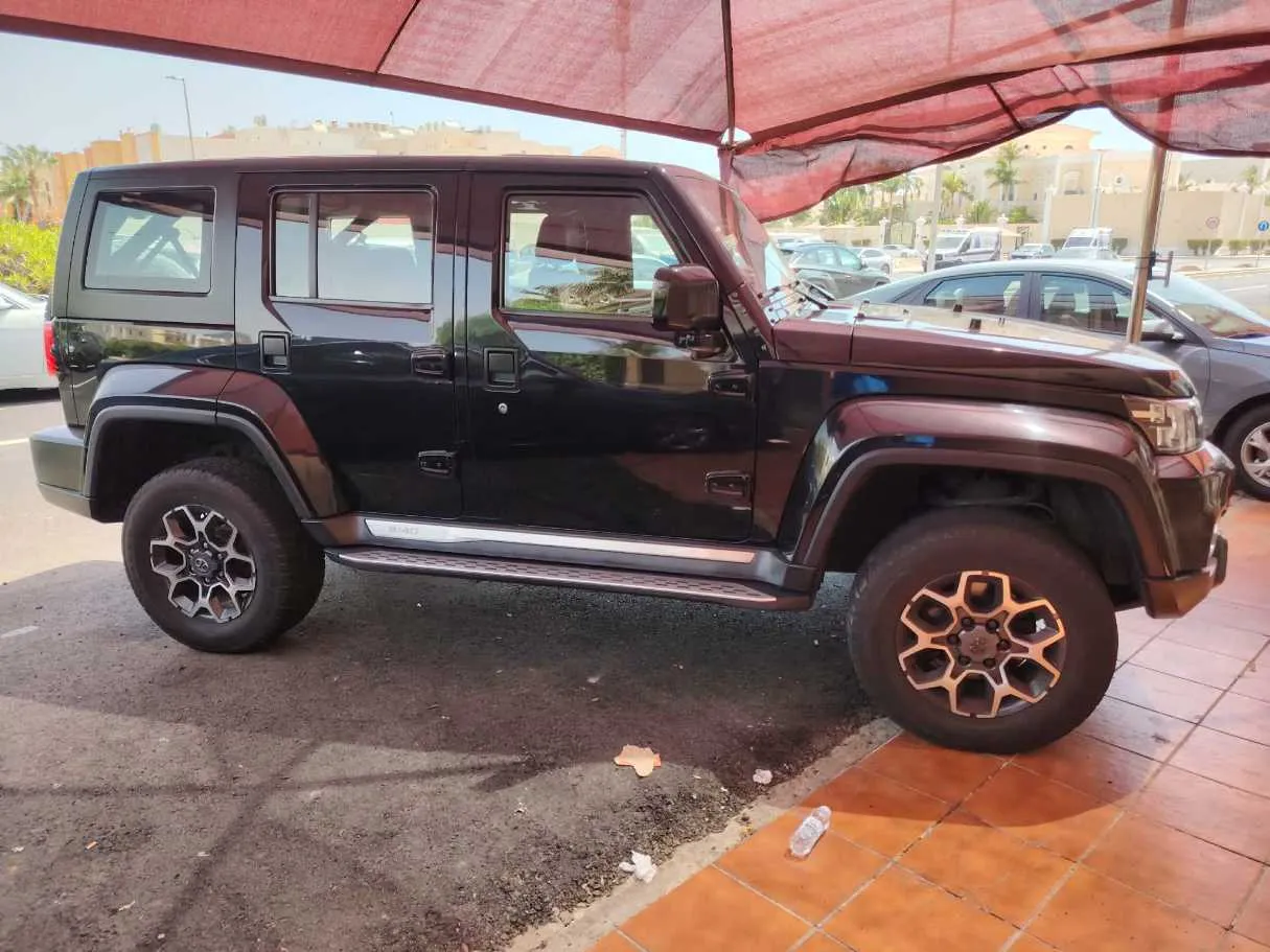 Car image 4