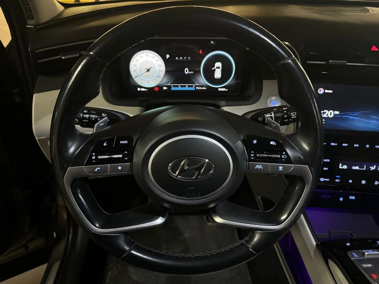 Car image 19