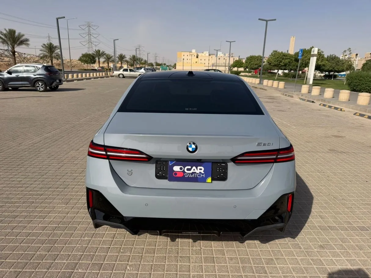 Car image 5