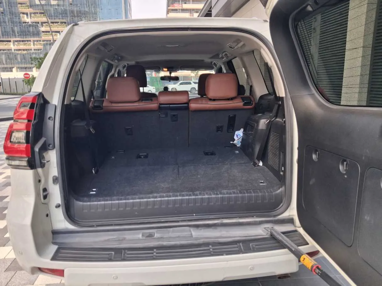 Car image 19