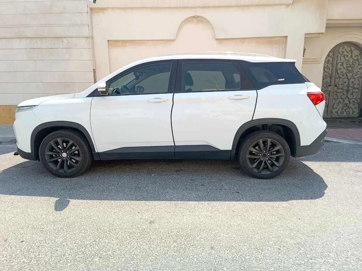 Car image 8