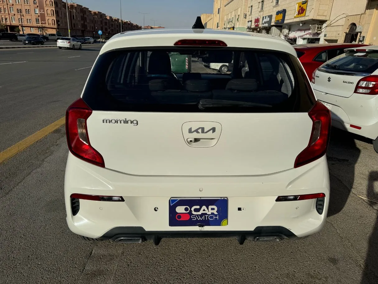 Car image 5