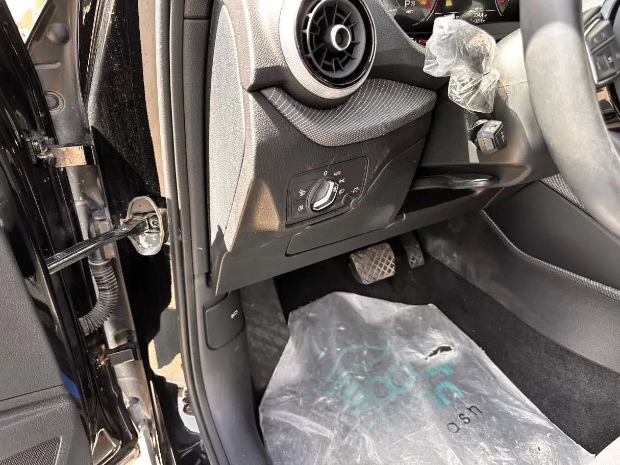 Car image 28