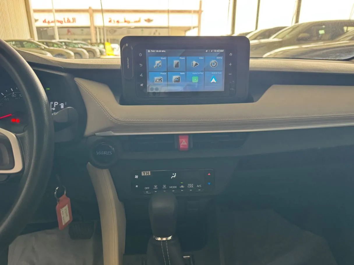 Car image 13